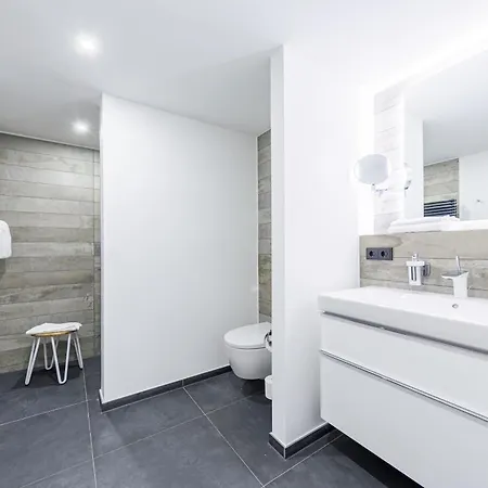 Boddenperle - 5-sterne-ferienwohnung Mit Ostbalkon, 2 Baedern & Strandhaus-charme Apartamento Wustrow (Fischland)