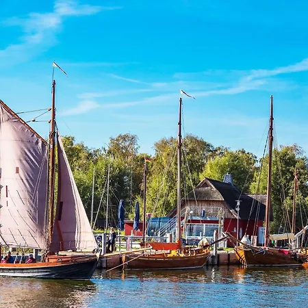 Boddenperle - 5-sterne-ferienwohnung Mit Ostbalkon, 2 Baedern & Strandhaus-charme * Wustrow (Fischland)
