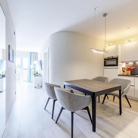 Boddenperle - 5-sterne-ferienwohnung Mit Ostbalkon, 2 Baedern & Strandhaus-charme Apartamento *