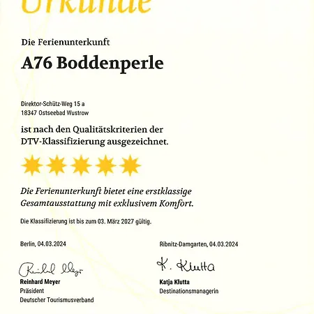 아파트 Boddenperle - 5-sterne-ferienwohnung Mit Ostbalkon, 2 Baedern & Strandhaus-charme